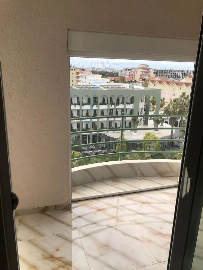Aroni Home Golem  Albanien